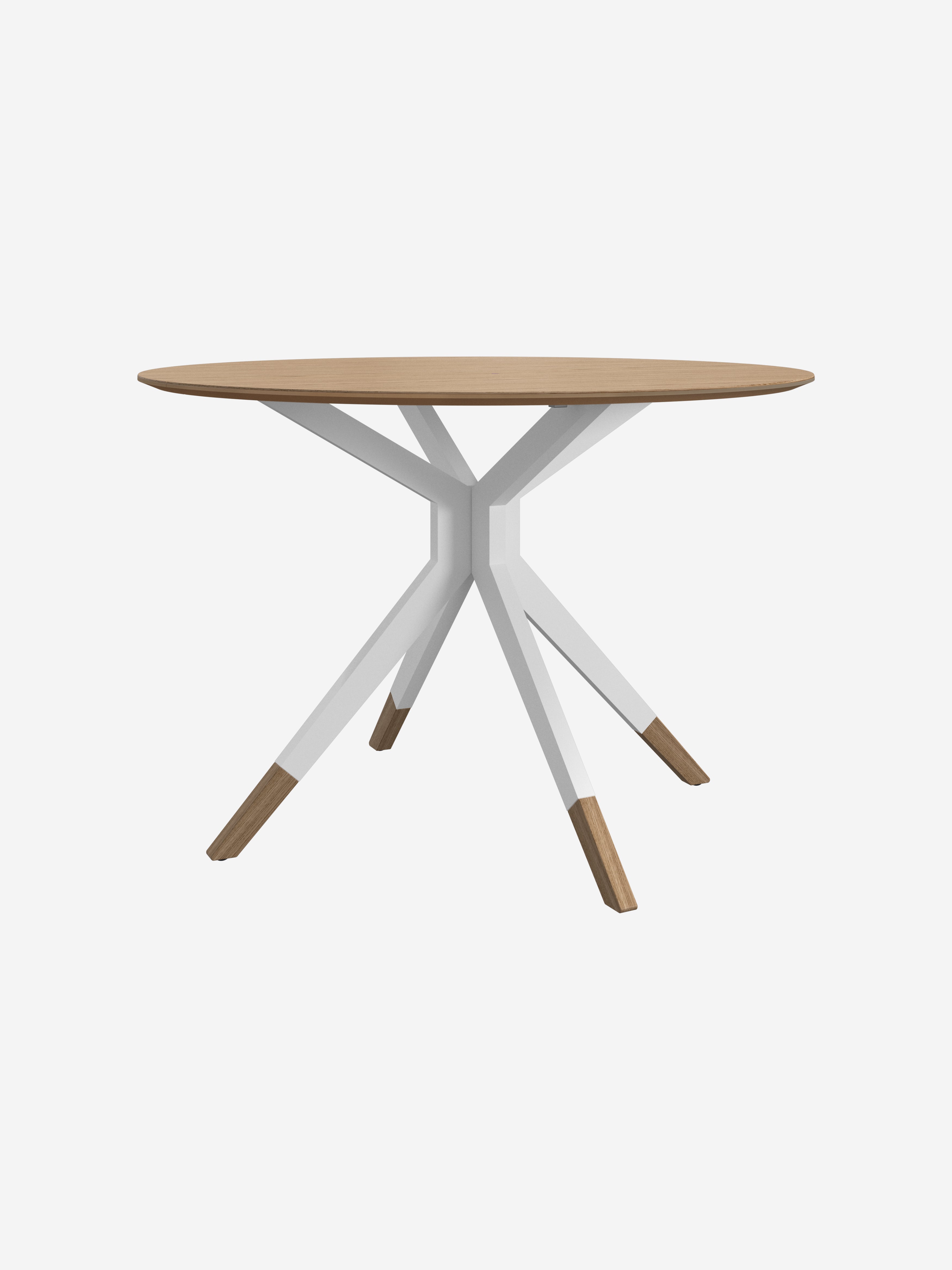 Billund round dining table